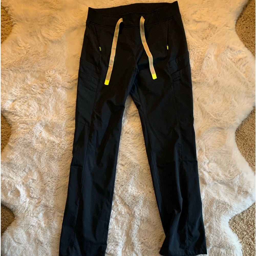 Medelita Women’s Delta scrub pants! Small-black
